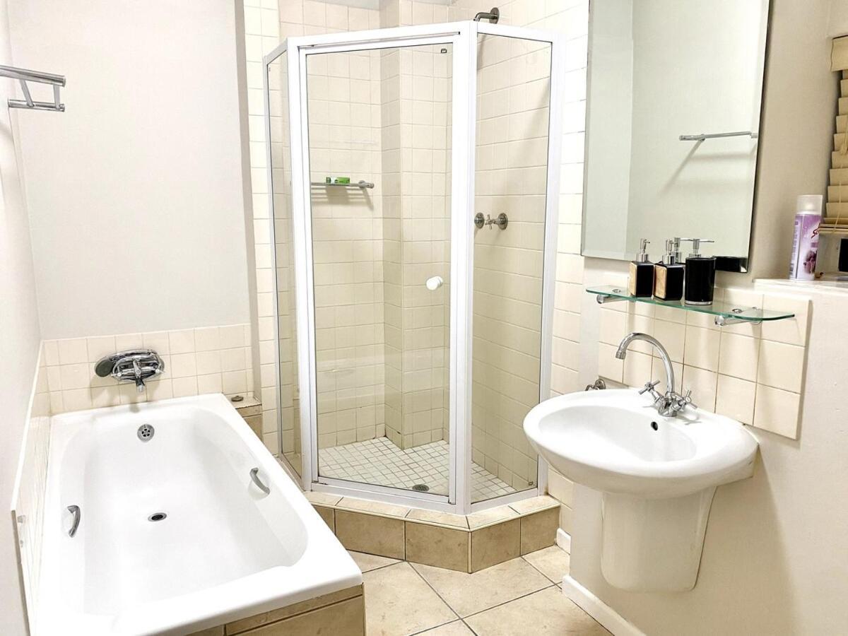 Apartment One Bed At The Piazza On Church Cape Town
