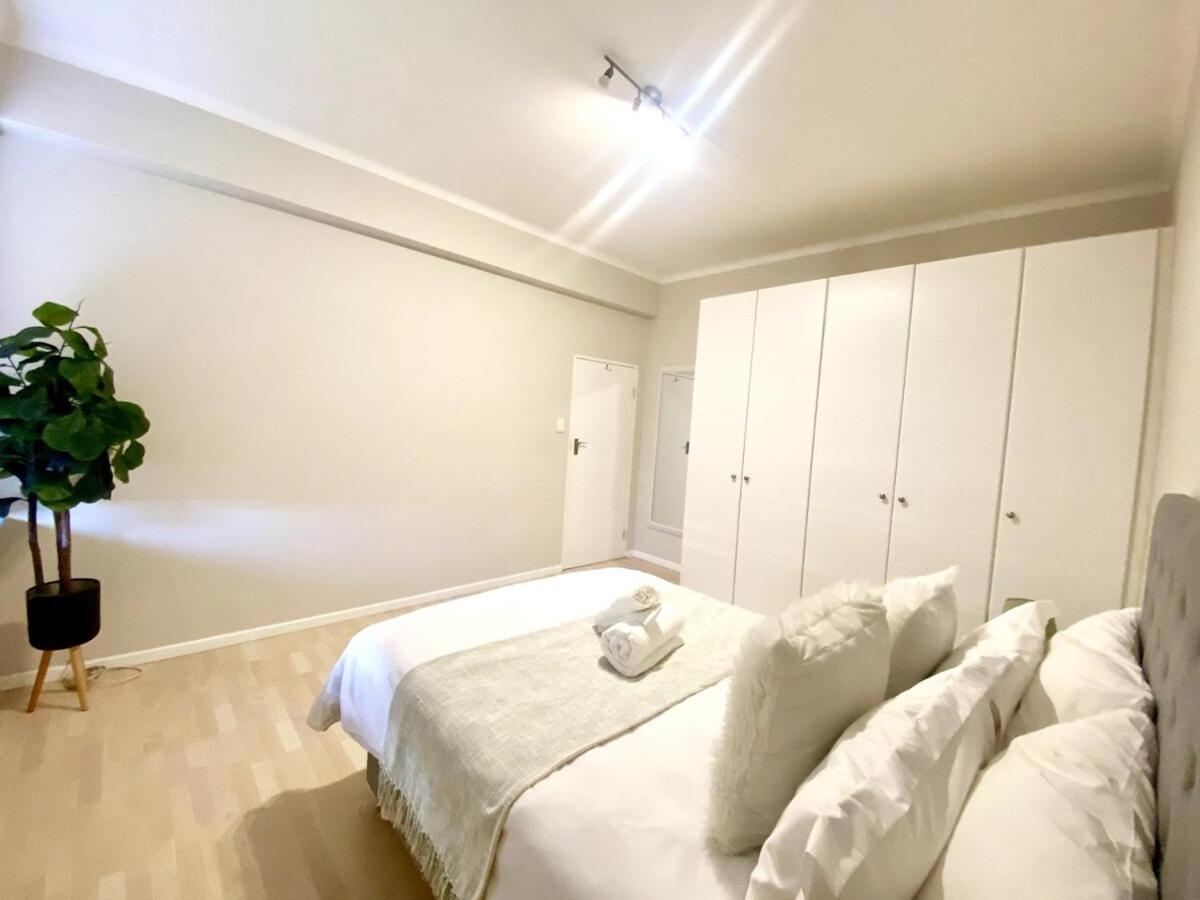 One Bed At The Piazza On Church * Cape Town